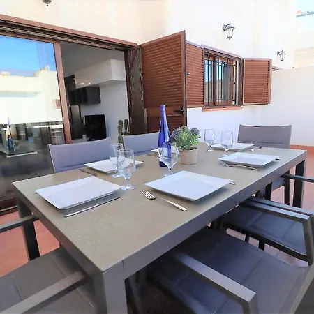 Veleros Apto De Lujo Al Lado Del Mar San Juan De Los Terreros